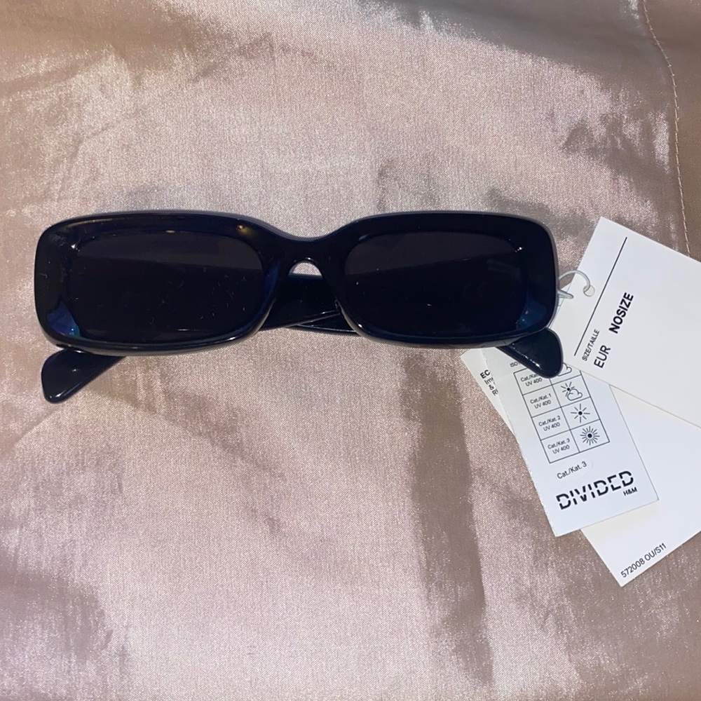 Black rectangular sunglasses
